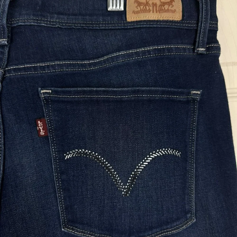 Levi’s Perfectly Slimming 512 Straight‎ Leg Jeans 33/29